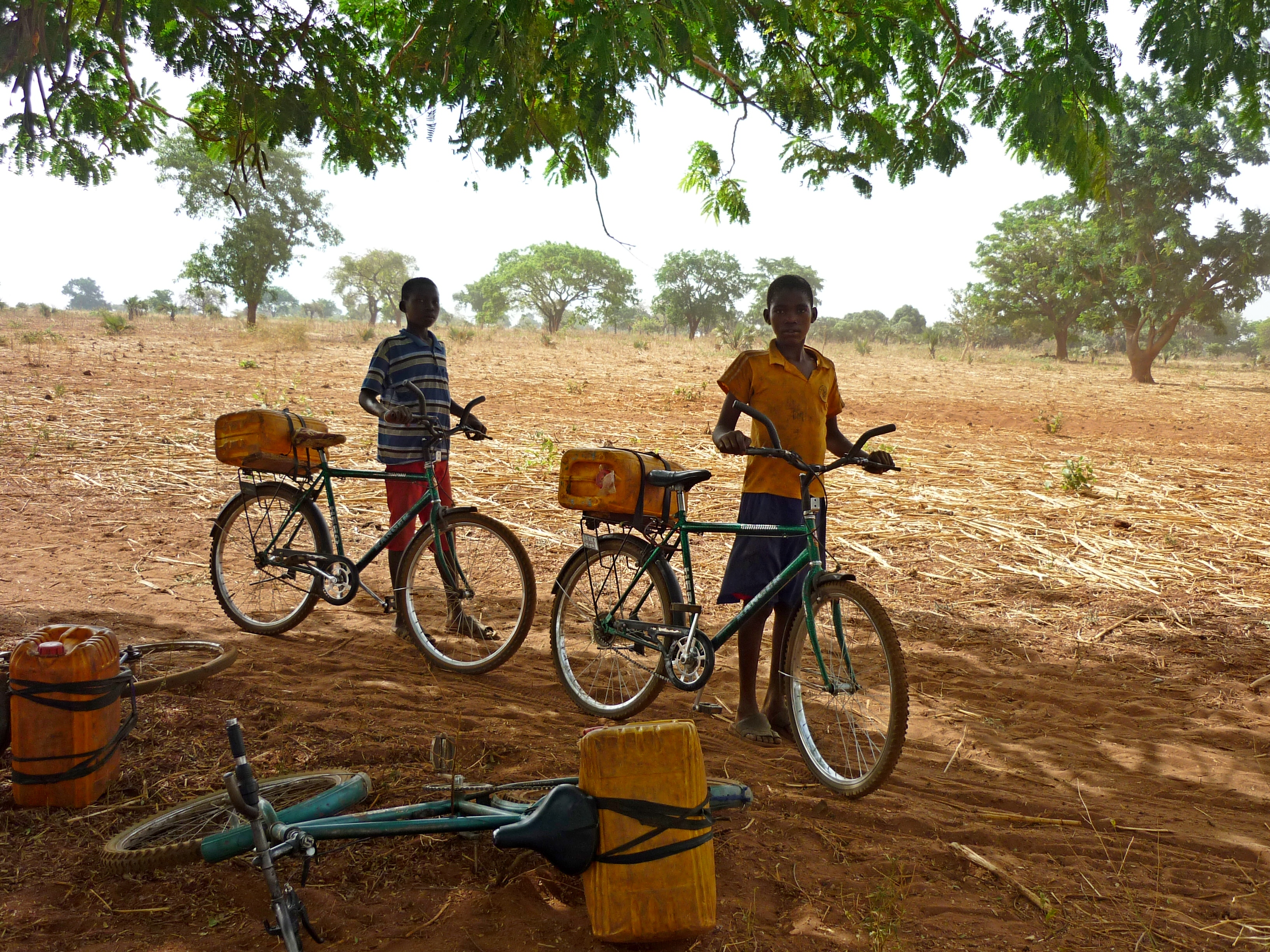 Fetching water by bike Chad (c) J.L. Couture 