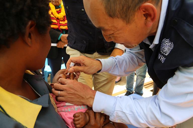 #07 RD gives polio drop to baby to launch campaign in Lufa, Eastern Highlands